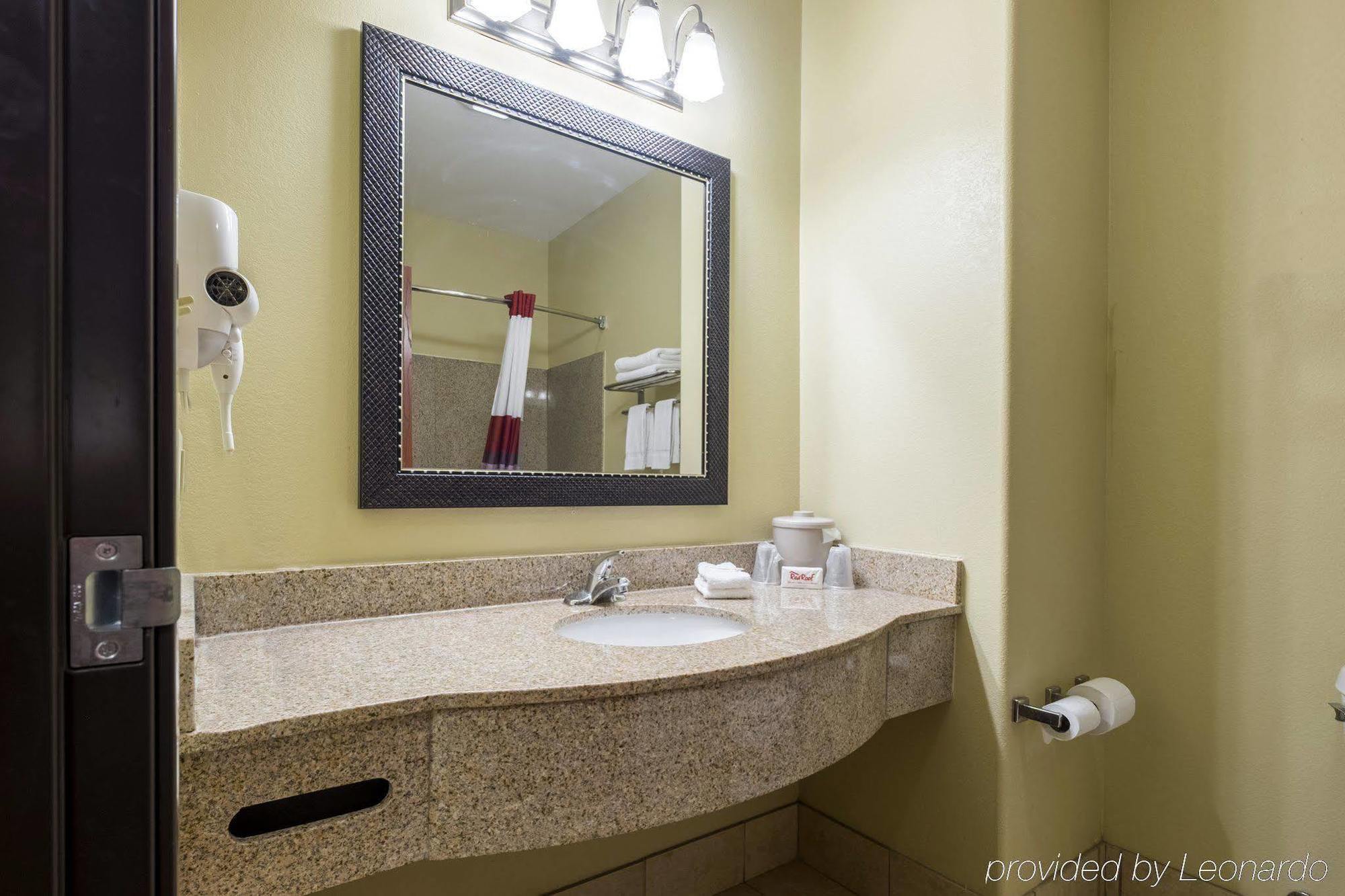 Red Roof Inn & Suites Lake Charles Eksteriør billede