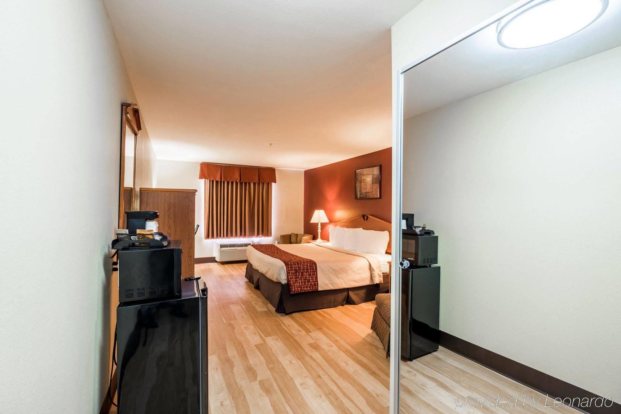 Red Roof Inn & Suites Lake Charles Eksteriør billede