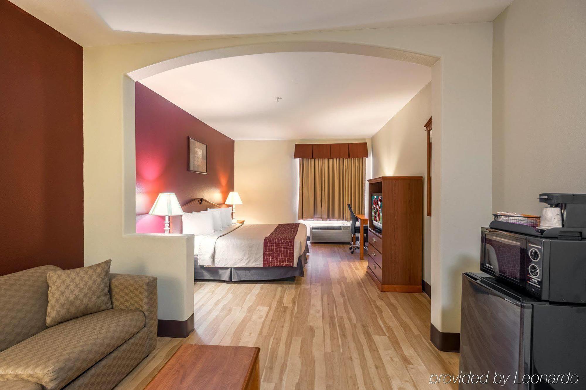 Red Roof Inn & Suites Lake Charles Eksteriør billede