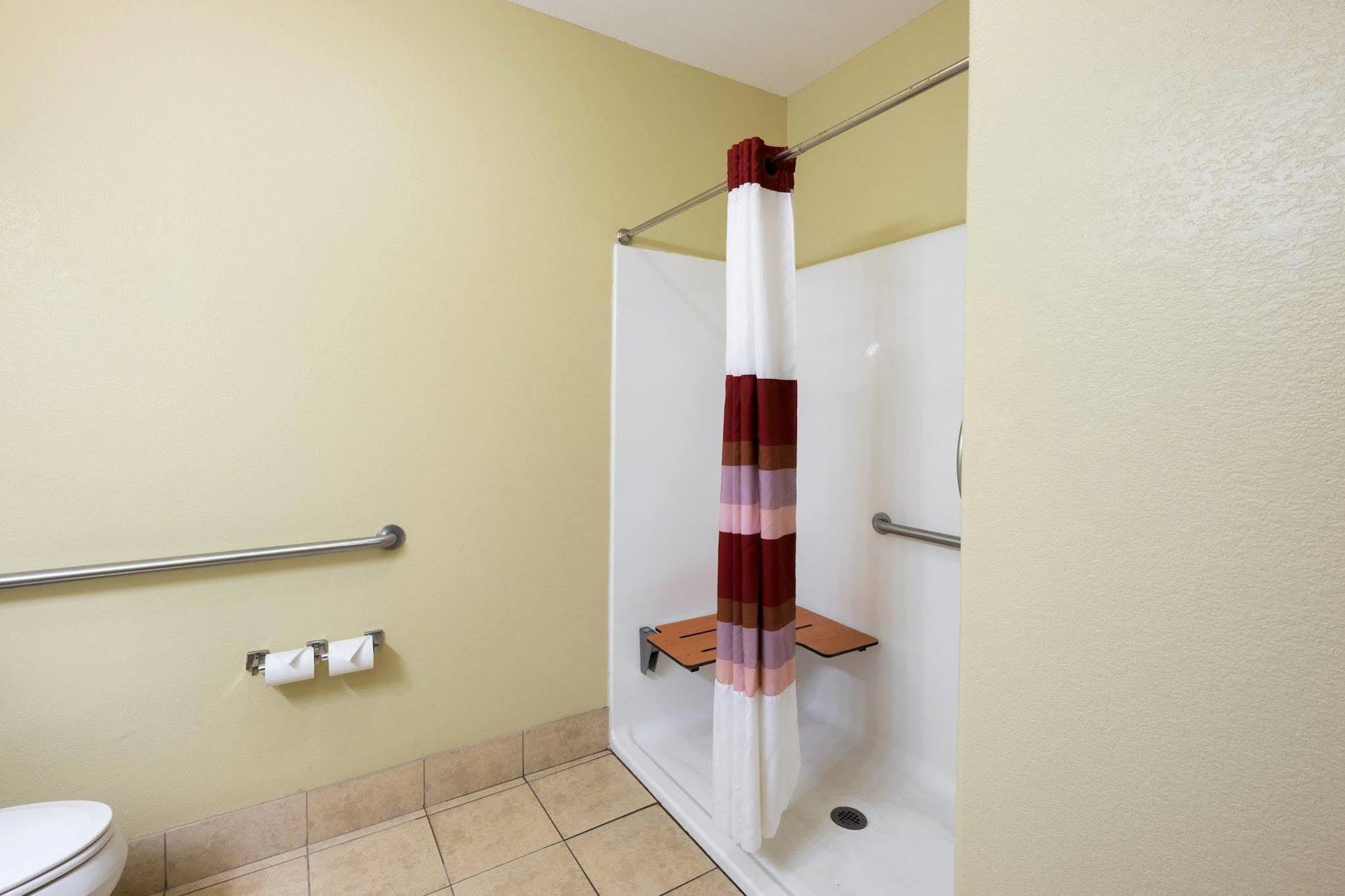 Red Roof Inn & Suites Lake Charles Eksteriør billede