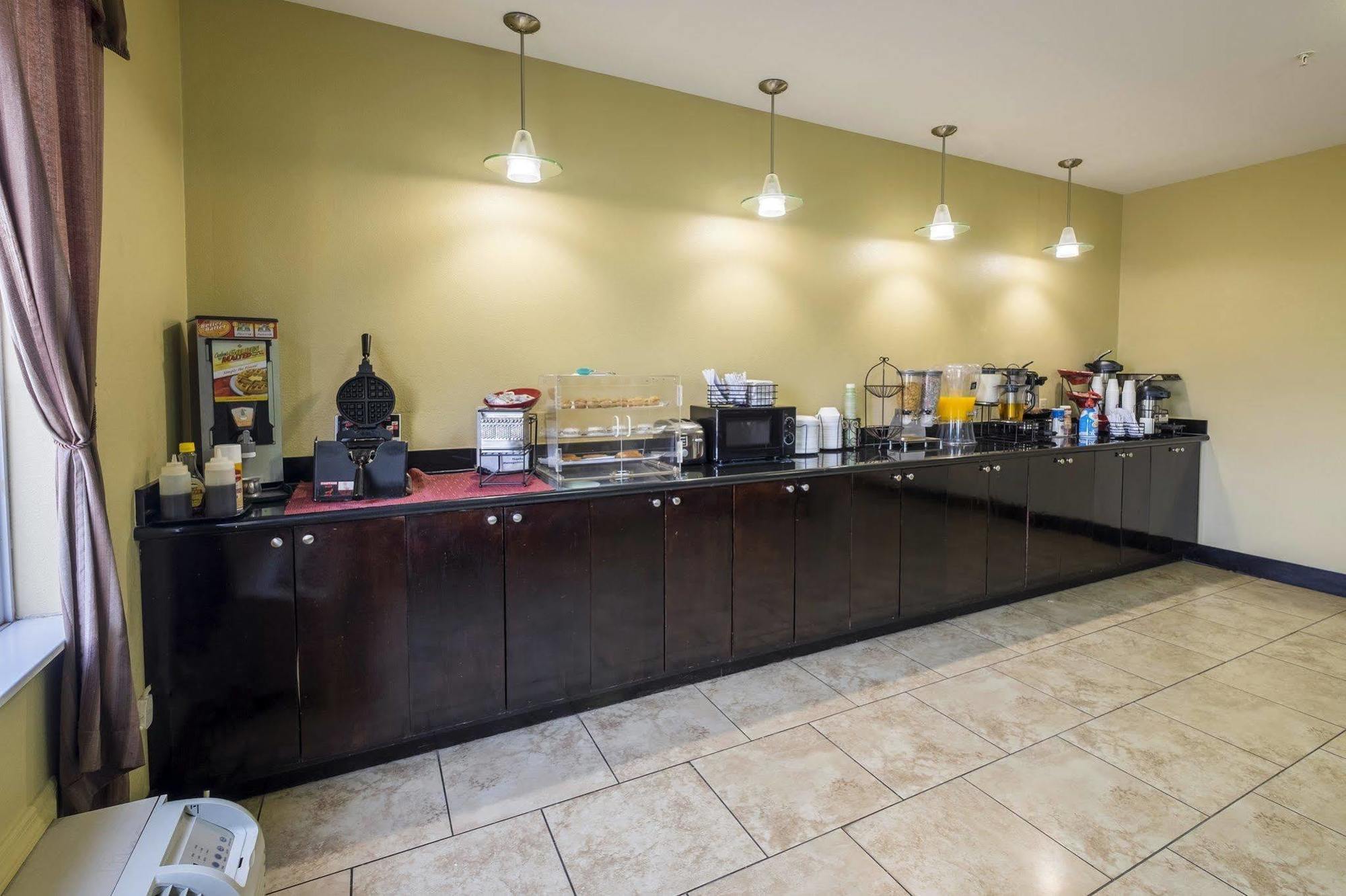 Red Roof Inn & Suites Lake Charles Eksteriør billede