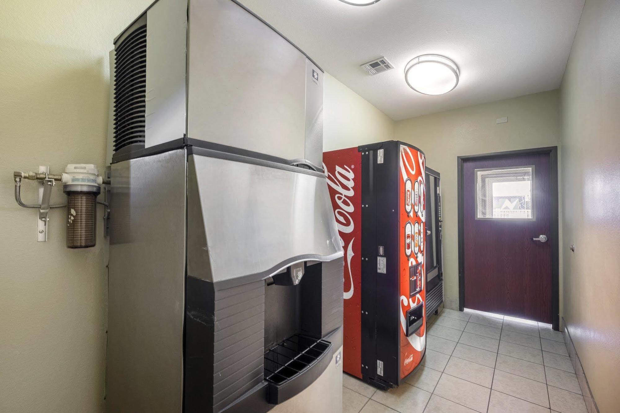 Red Roof Inn & Suites Lake Charles Eksteriør billede